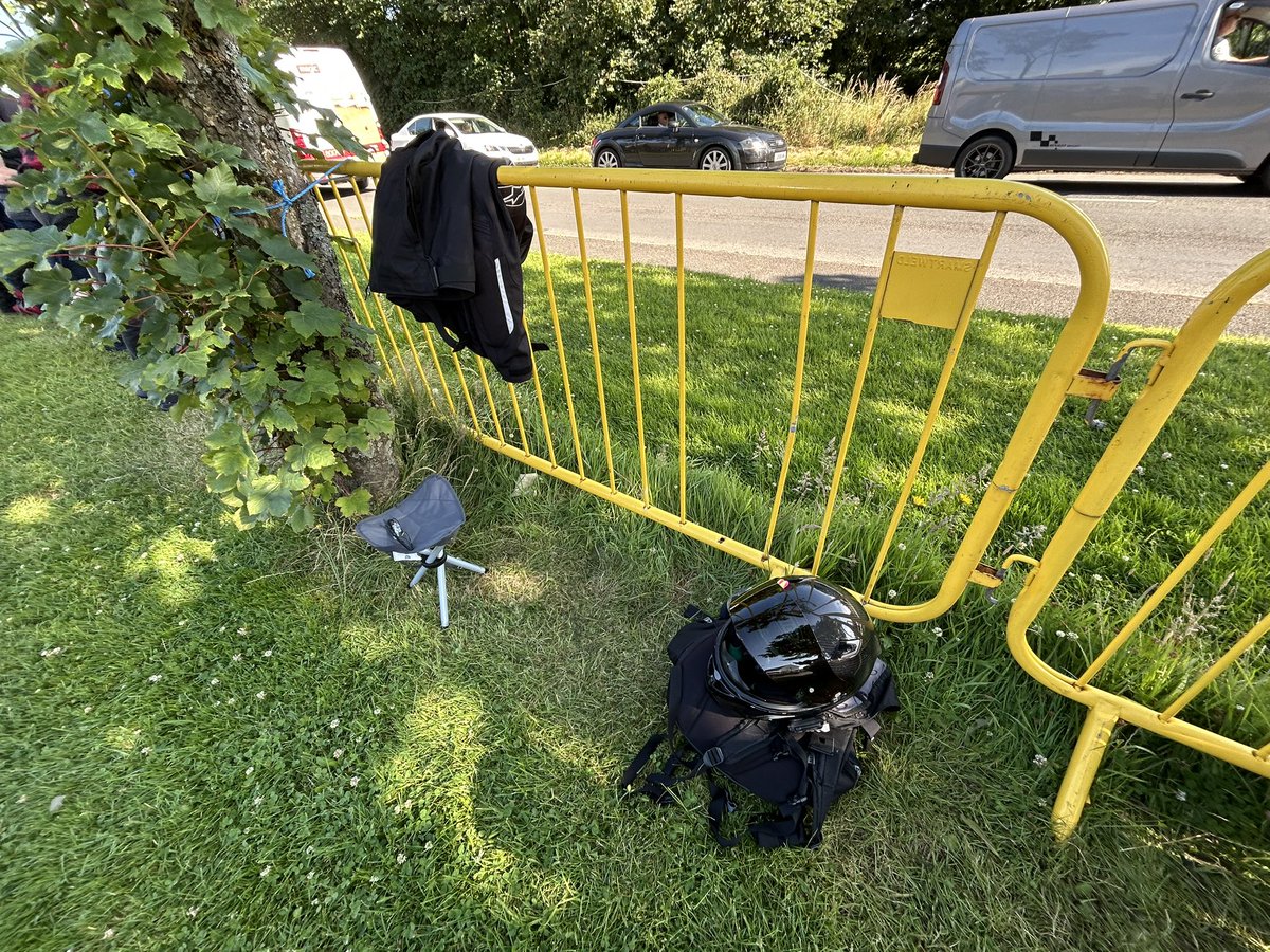 In position for <a href="/S100isleofman/">Southern 100</a> Championship Day.
Days don’t get much better than a sunny Raceday on 
🇮🇲🏍️💨💨🏁
#LetsAvIt
🐷 in 💩