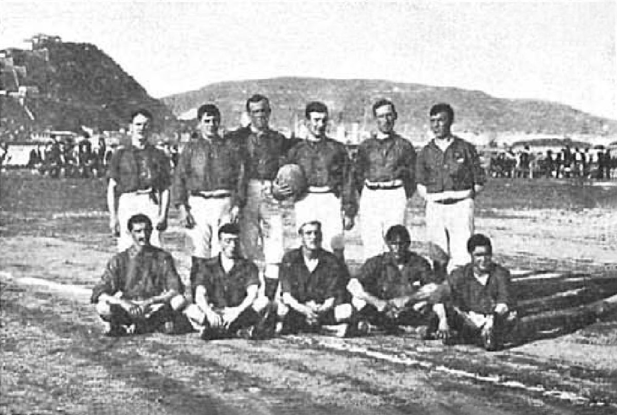 La marinería del Doris
Dentro de unos días, el próximo 22 de julio, hará ciento veinte años que jugamos en Ondarreta el primer partido de carácter internacional.
txuriurdinak.com/la-marineria-d…

#RealSociedad #SanSebastianRecreationClub #H.M.S.Doris #Ondarreta #LaLiga #UEFA