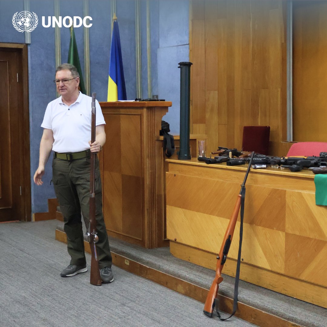 UNODC_Firearms's tweet image. Did you know? In Europe, 12% of all homicides involve firearms.
This week, our team is in Bucharest training police & customs officers from Moldova & Romania to better identify & classify #firearms, their parts & ammunition – critical skills to fight the illicit weapon trade.