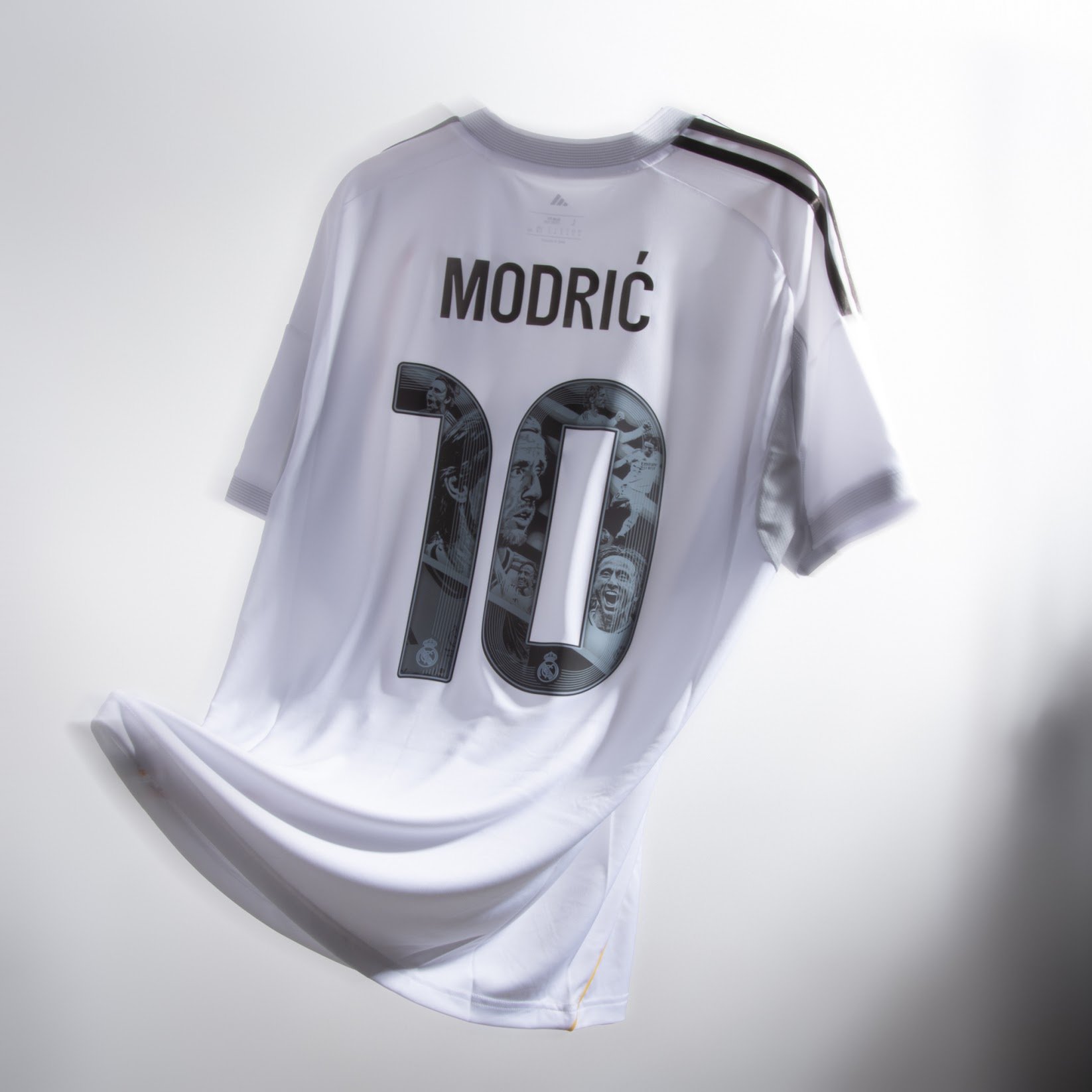 記念グッズ LIGA AT.MADRID vs R.MADRID A look into our 1st, 2nd and 3rd kit for next season : r