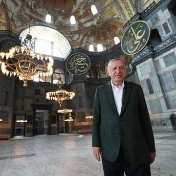 Ayasofya Camii’nde yeniden ibadetin yolu, 5 yıl önce bugün açıldı.

📅 10 Temmuz 2020 Danıştay’ın kararı sonrası, Cumhurbaşkanımız Recep Tayyip Erdoğan’ın imzasıyla Cumhurbaşkanlığı Kararnamesi yayımlandı.