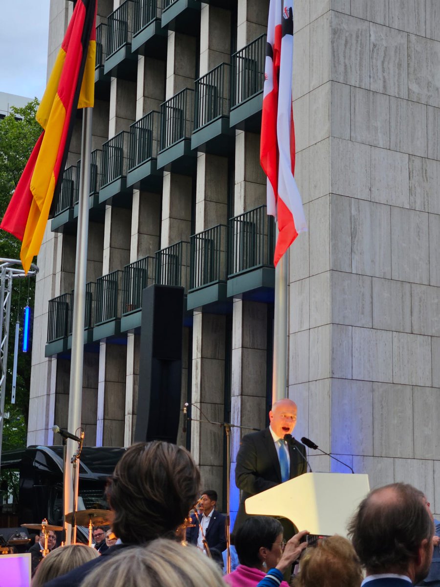 Timur Husein, MdA (@timurhusein) on Twitter photo Gestern beim <a href="/ihkberlin/">IHK Berlin</a> Sommerempfang im Ludwig-Erhard-Haus. Sehr gute Reden u.a. von IHK-Hauptgeschäftsführerin Manja Schreiner und Reg. Bürgermeister <a href="/kaiwegner/">Kai Wegner</a> Auch <a href="/CDUBerlin_AGH/">CDU-Fraktion Berlin</a> war wie immer gut vertreten. Nur mit guter Wirtschaft sichern wir Arbeitsplätze & Steuern✌️ Gestern beim <a href="/ihkberlin/">IHK Berlin</a> Sommerempfang im Ludwig-Erhard-Haus. Sehr gute Reden u.a. von IHK-Hauptgeschäftsführerin Manja Schreiner und Reg. Bürgermeister <a href="/kaiwegner/">Kai Wegner</a> Auch <a href="/CDUBerlin_AGH/">CDU-Fraktion Berlin</a> war wie immer gut vertreten. Nur mit guter Wirtschaft sichern wir Arbeitsplätze & Steuern✌️