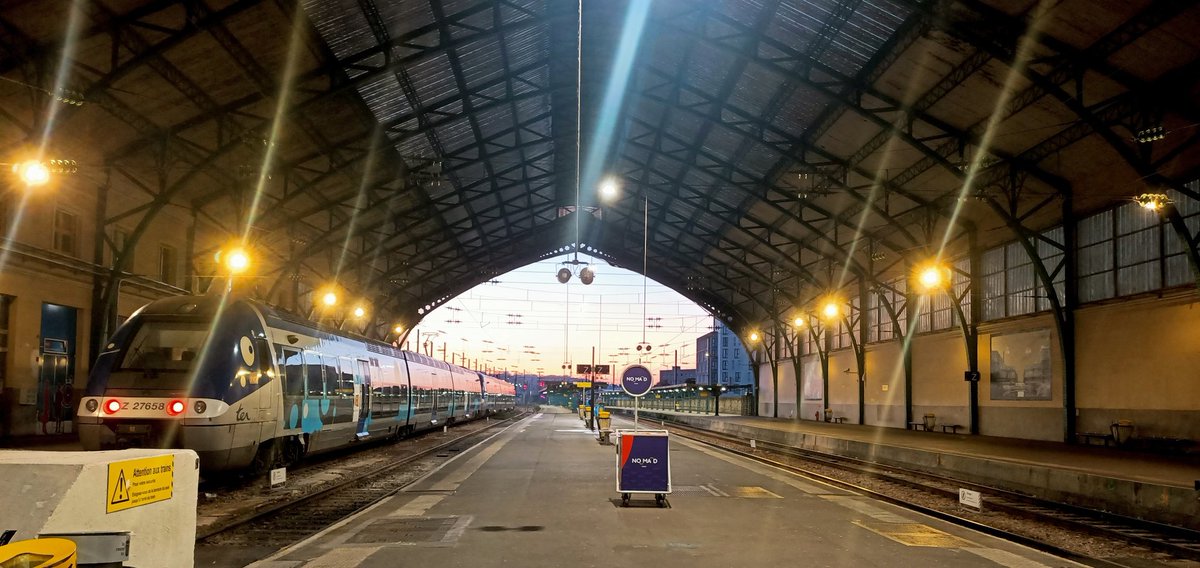 Boujou bien,

Ça faisait longtemps que je n'ai pas posté, mais là ce matin petit train d'abonnés pour #Paris avec le <a href="/train_nomad/">SNCF NOMAD TRAIN</a> 3102 départ 6h28