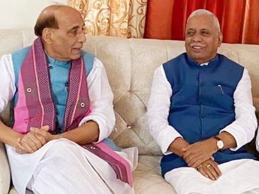 भारतीय जनता पार्टी के पूर्व राष्ट्रीय अध्यक्ष एवं देश के यशस्वी रक्षामंत्री श्री राजनाथ सिंह जी को जन्मदिन की हार्दिक शुभकामनाएं। 

मर्यादा पुरुषोत्तम प्रभु श्रीराम जी आपको उत्तम स्वास्थ्य, दीर्घायु एवं निरंतर यश प्रदान करें।

<a href="/rajnathsingh/">Rajnath Singh</a> #RajnathSingh