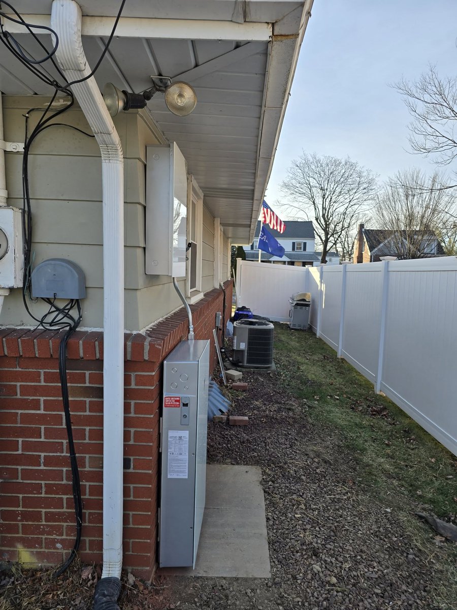 RumosChem's tweet photo. We’re thrilled to share another successful installation of the Tesla Powerwall 3 in Allentown, Pennsylvania! 

#TeslaPowerwall3 #CleanEnergy #SustainableLiving #EnergyStorage #SolarEnergy
#HomeEnergySolution #RenewableEnergy #PowerYourHome #AllentownPA https://t.co/cYTYaTttDA