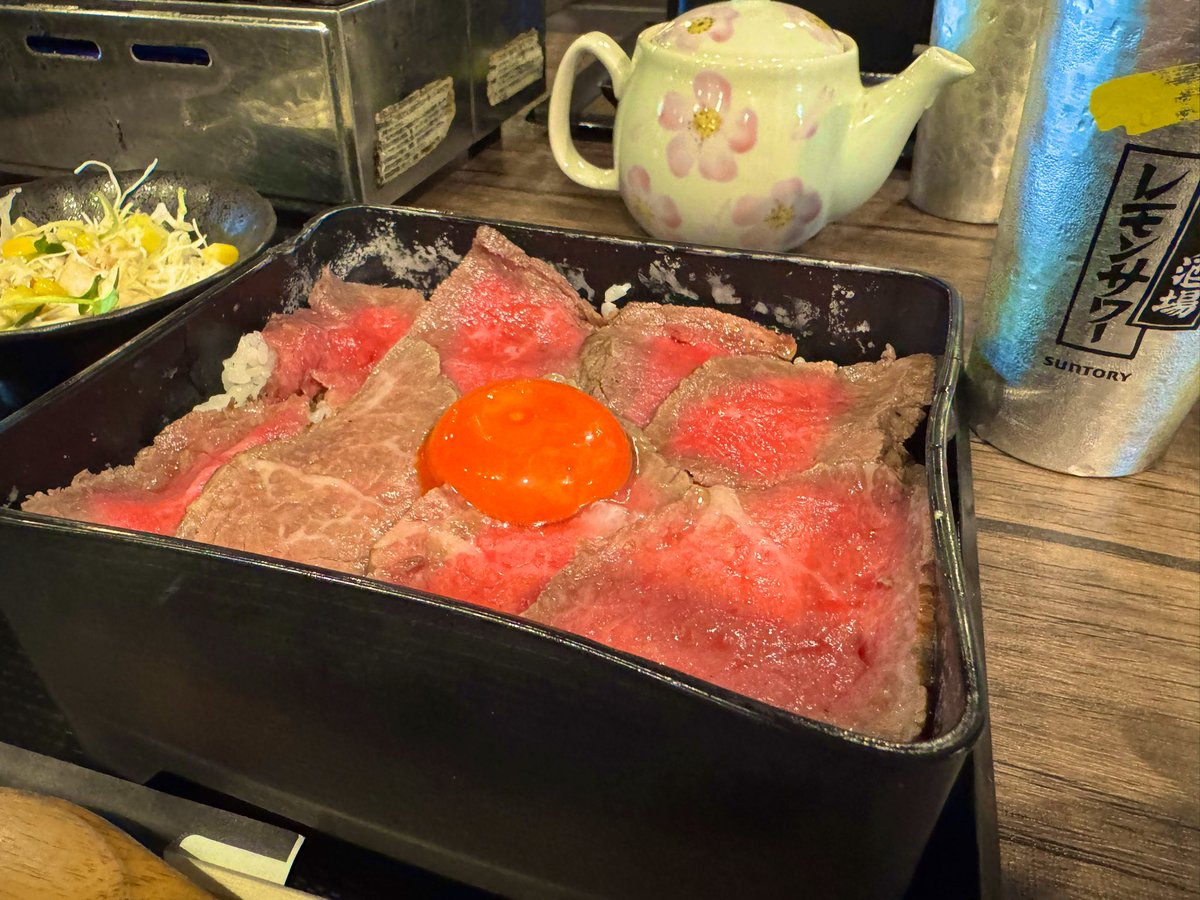 aつぁんとレーナさんと「焼肉 鬼に金棒 茶屋町店」さんで軽率ランチ、そう軽率に。

やっぱおいしいものはみんなでしぇあはっぴーした方が良いですね()
