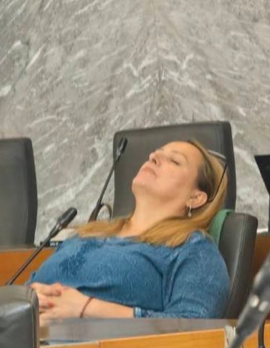 brane80108700's tweet image. Ko se Lena Grgurović, poslanka Svobode, utrudi od lažnivega sikanja in sovraštva do Janše in SDS...