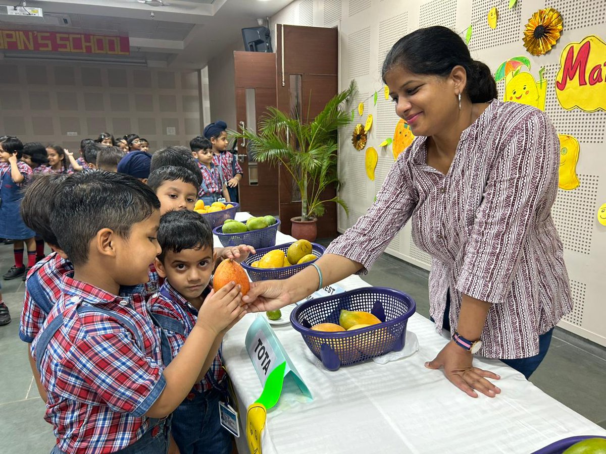 Saupins_School's tweet image. #BestSchoolsNearby
#kingoffruits #mangomela #mangoexhibition #mango #LearningThroughPlay #LifeSkills #HandsOnLearning #EarlyYears