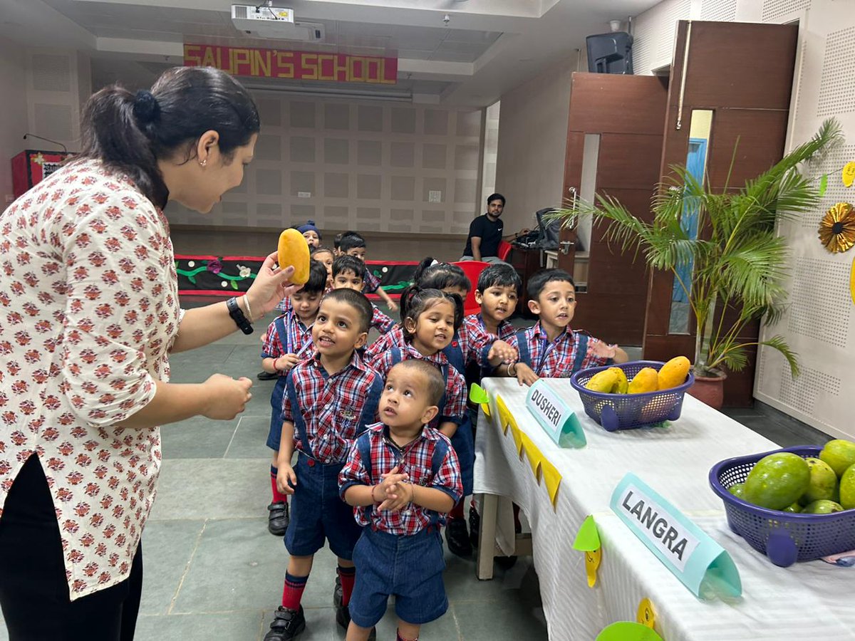 Saupins_School's tweet image. #BestSchoolsNearby
#kingoffruits #mangomela #mangoexhibition #mango #LearningThroughPlay #LifeSkills #HandsOnLearning #EarlyYears
