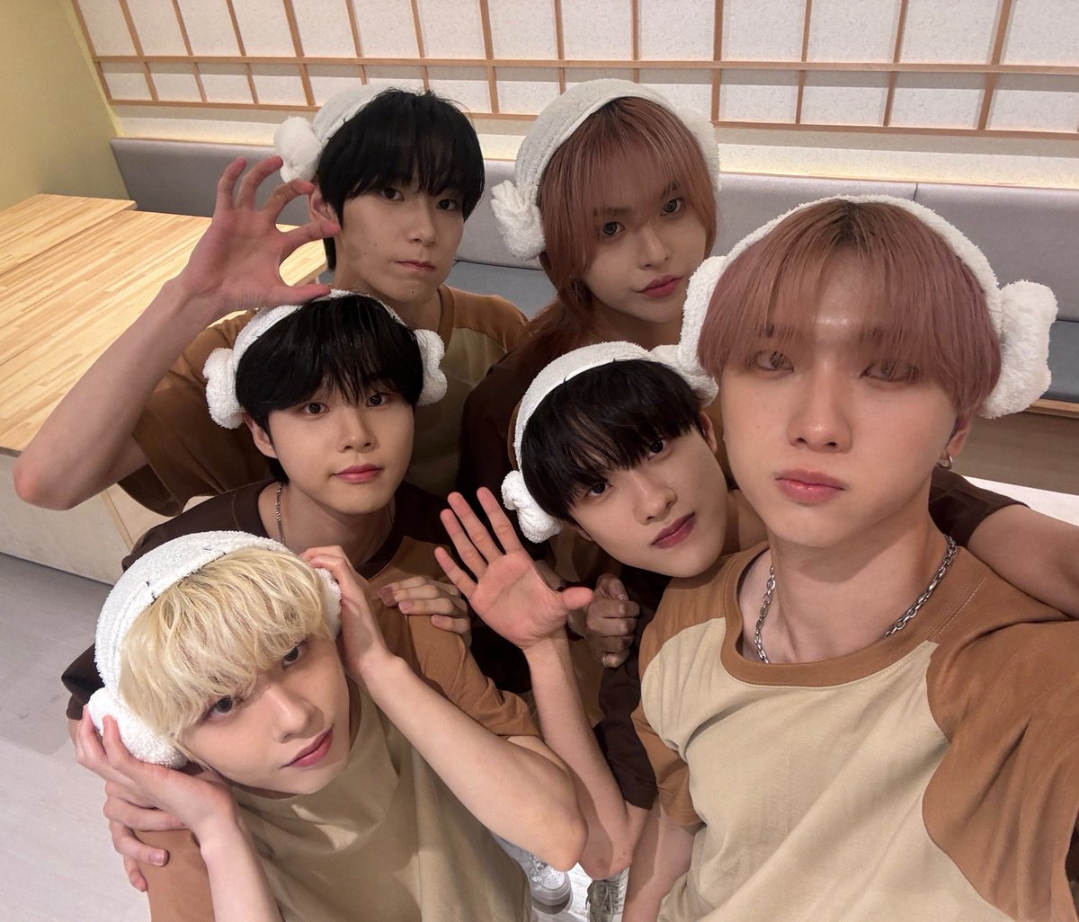 [#NTOP | debut-D27 ] 어제의 찜질방day😶‍🌫️

#엔탑 #NTOP #kpop #boygroup #idol