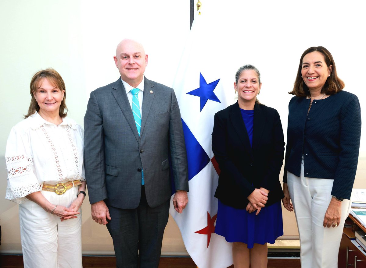 Carlos Guevara Mann (@guevaramann) on Twitter photo Recibí la visita de la embajadora del Uruguay, Carolina Villarrubia. Hablamos sobre política exterior multilateral, cooperación entre nuestros países y los bicentenarios del Uruguay (1825) y el Congreso Anfictiónico de Panamá (1826).
<a href="/CancilleriaPma/">Cancillería de Panamá</a>
<a href="/socbolivarianap/">Sociedad Bolivariana de Panamá</a>
<a href="/radioanconpa/">Radio Ancón</a> Recibí la visita de la embajadora del Uruguay, Carolina Villarrubia. Hablamos sobre política exterior multilateral, cooperación entre nuestros países y los bicentenarios del Uruguay (1825) y el Congreso Anfictiónico de Panamá (1826).
<a href="/CancilleriaPma/">Cancillería de Panamá</a>
<a href="/socbolivarianap/">Sociedad Bolivariana de Panamá</a>
<a href="/radioanconpa/">Radio Ancón</a>