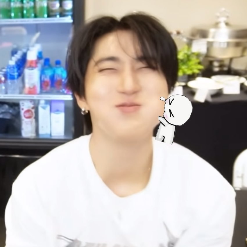 skz_films's tweet photo. I just wanna bite his jeekies >< https://t.co/93CzdRocHQ