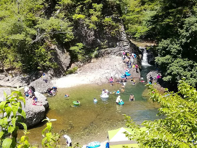 jalannet's tweet image. #関西 で #川遊び
水遊びも自然の風景も楽しめる、川遊びスポット❣キャンプやバーベキューができる場所もありますよ✨
🏞️生野黒川渓谷 魚ヶ滝【兵庫県・朝来市】
🏞️自然の森ファミリーオートキャンプ場【大阪府・能勢町】
🏞️みよしのオートキャンプ【奈良県・黒滝村】…