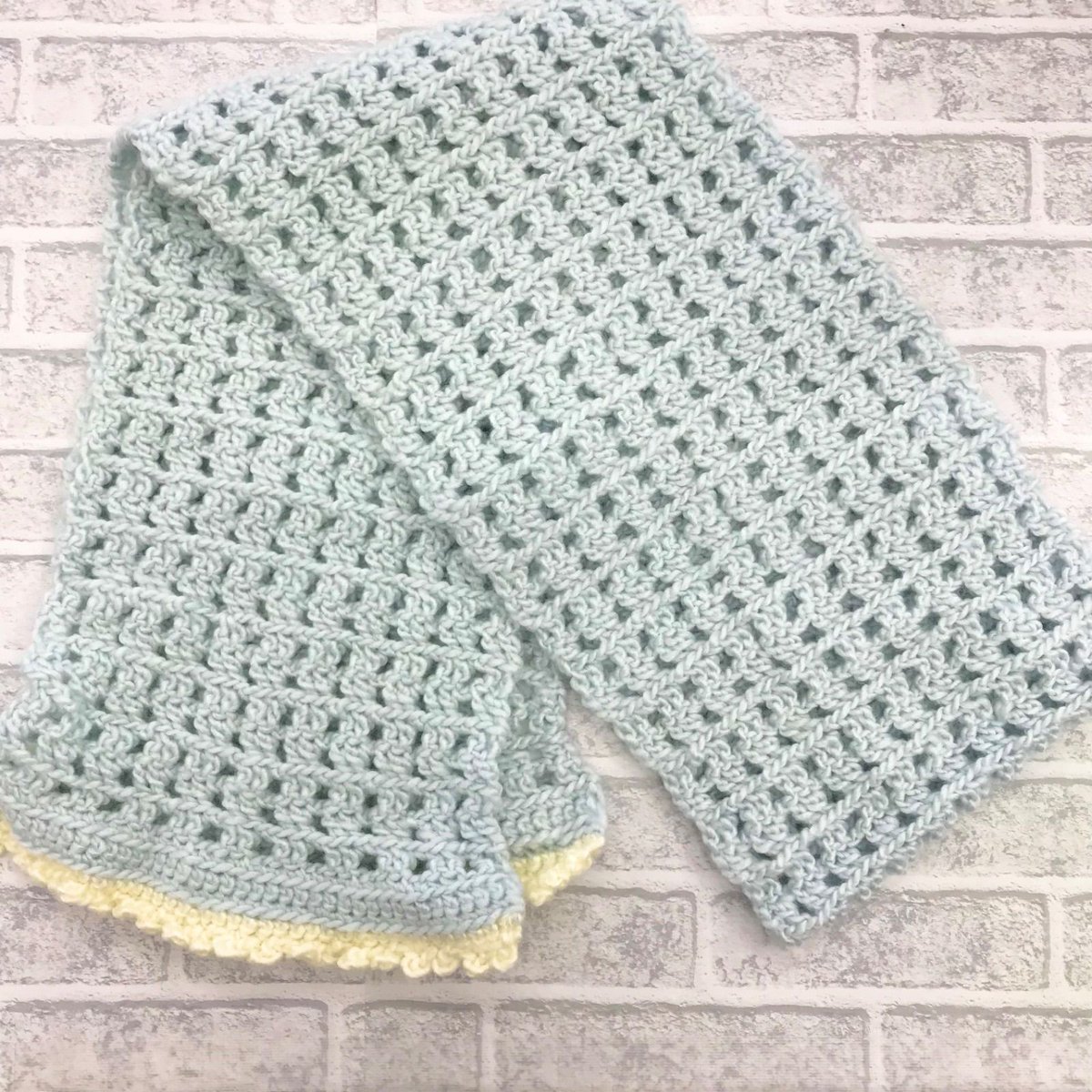 【障害者ブランド・ココリティ】癸（みずのと）作　マフラー　「てあみのショートマフラー（サックス）」　NO.3713

ココリティの「てあみのショートマフラー（サックス）」は、手編みの温もりとサックスの優しい色合いが魅力。軽やかで柔らかく、首元を暖かく彩るデザインが素敵です￥1,500