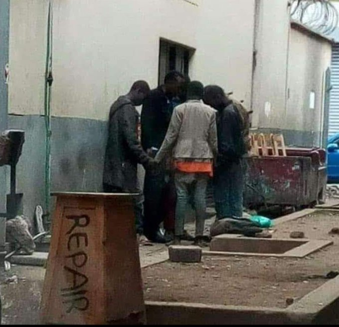 arnoldi254's tweet photo. Eh Mola Mwenyezi Mungu bariki siku hii. 

Tulinde kutokana na adui wenye bunduki. https://t.co/CuTCA0rTxe