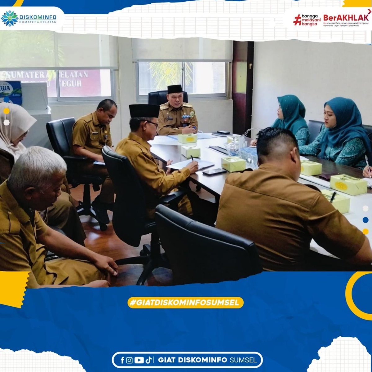 sumsel_maju's tweet photo. Kadis Kominfo Prov. Sumsel, Rika Efianti, SE., MM diwakili Yulis Tyagita Utami, S.I.Kom, M.I.Kom, Kasi Pengolahan Informasi Publik Dalam Rangka Rapat Persiapan Pengajian Rutin PKK Provinsi Sumatera Selatan Tahun 2025 (Ruang Rapat Asisten Pemerintahan dan Kesra, (Selasa, 8/7/2025) https://t.co/n9FgKIsUtM