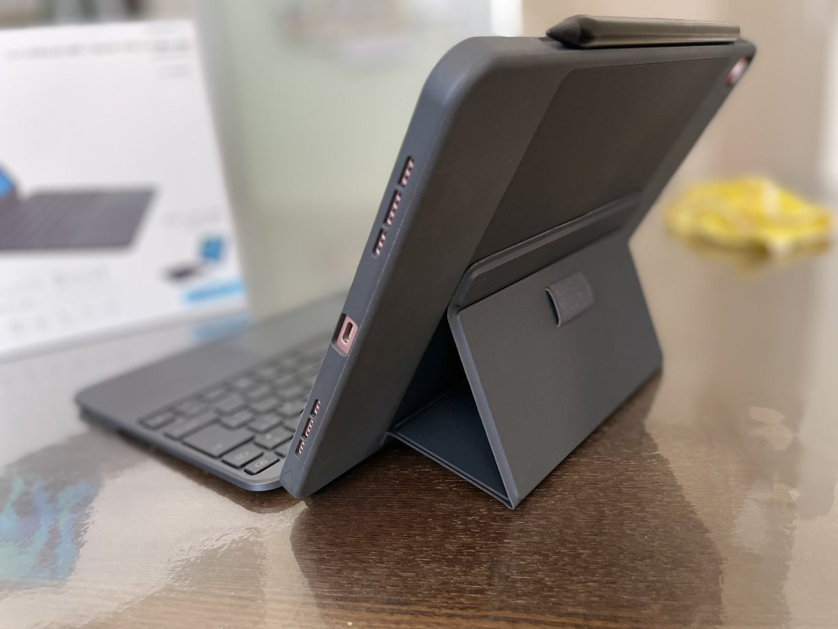 gabori01t's tweet photo. 新しくケース型キーボードを購入。
エレコムのタッチブックです。
Bluetoothで接続で問題なく使えました。
充電式だけど、外付けキーボードが使いにくくて買ってしまった。
#elecom
#ElECOM
#Touchbook
#エレコム
#iPadair4
#10.9インチ https://t.co/drxq5wSyMf