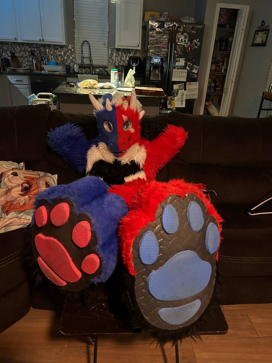 SplitzHT's tweet image. Well, looks like my old boi Splitz has finally found a new home.  He brought so many good memories and has been a big part of my life these last few years.  So from now on, I’ll be known as Omni the dragon.  Suit completion tbd.  I’m excited for a new chapter but will miss Splitz