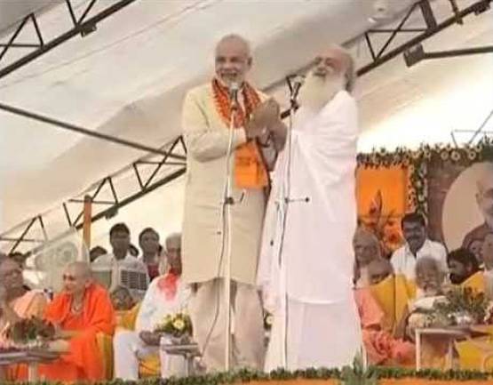 MahiDJi2Boss22's tweet photo. आज #गुरु_पूर्णिमा के पावन पर्व में गुरु और शिष्य की फोटो फिर से वायरल हो गयी है। https://t.co/URioOsJ274