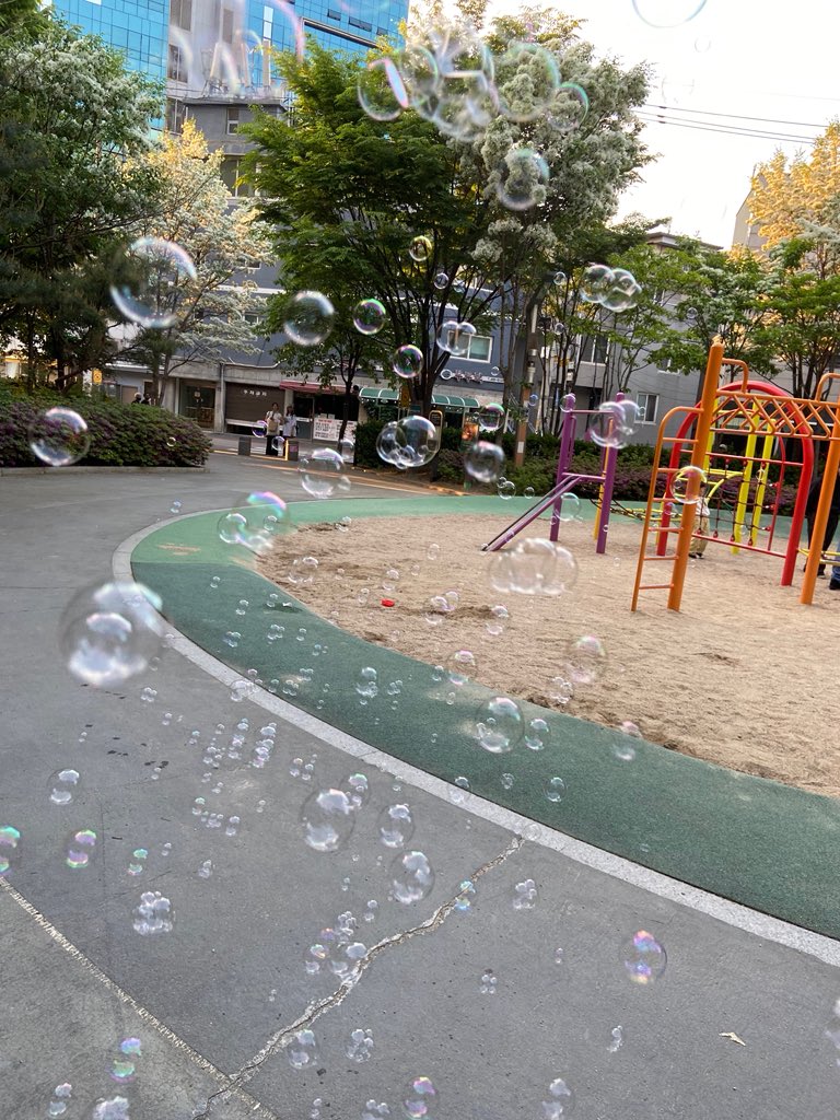 #rt + #follow

가요대전!!! 가는 길에 응원봉 사면서~
추첨 한 분 믐뭔봉 보내드려요

덕자변경가능 (5.0)

21일에 문자오면 당발할게요‼️😋
