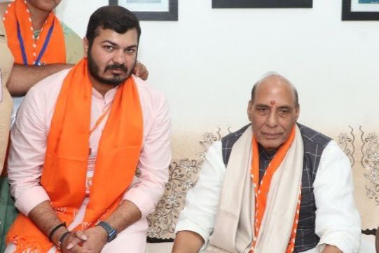 भारत को एक सशक्त और आत्मनिर्भर रक्षा शक्ति के रूप में स्थापित करने हेतु समर्पित, आदरणीय रक्षा मंत्री श्री <a href="/rajnathsingh/">Rajnath Singh</a> जी को जन्मदिन की हार्दिक शुभकामनाएं।

ईश्वर से प्रार्थना है कि आप स्वस्थ और दीर्घायु तथा सदैव मां भारती की सेवा में अग्रसर रहें।