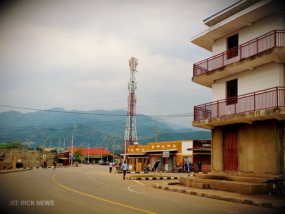 Hey, from Rwenzori. There's no way you can avoid seeing the mountains when in Kasese town.

#TuskerLiteRwenzoriMarathon
#RwenzoriThelujiFestival25 
#ExploreRwenzori
#KyakereCarnival
#VisitKasese