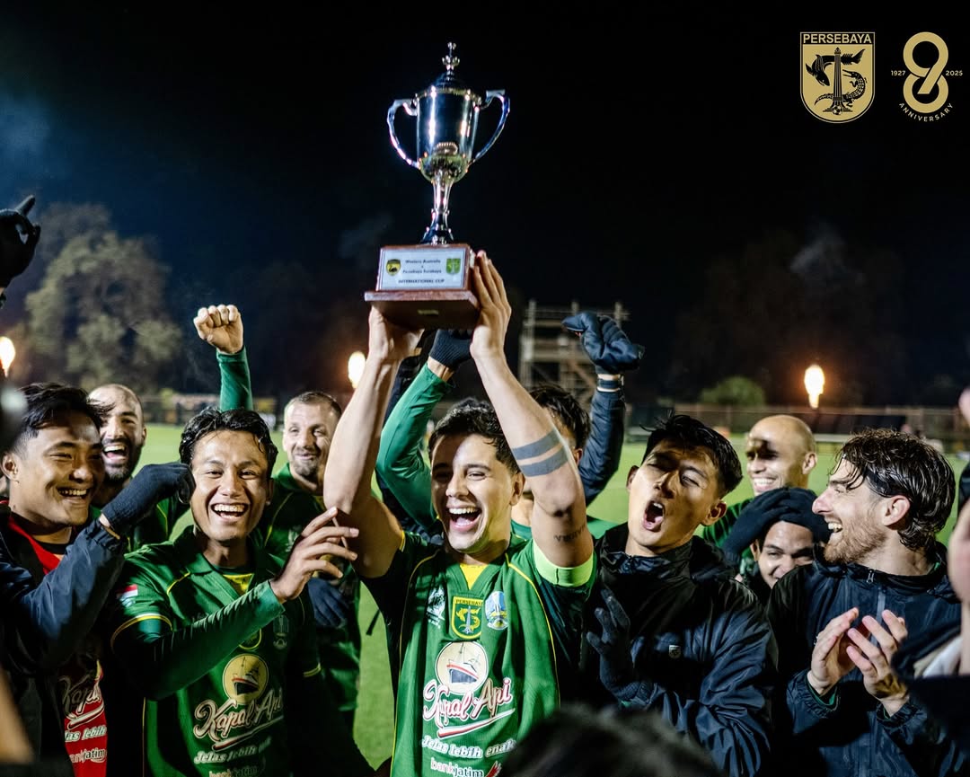 Jersey Persebaya saat melawan Western Australia Football Team, dalam rangkaian perayaan 35 tahun sister province Western Australia dengan Jawa Timur_