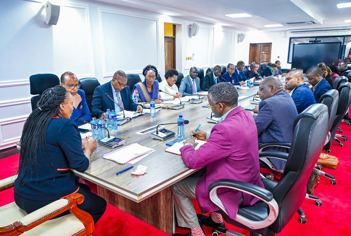 Amref_Kenya's tweet image. The Principal Secretary for Public Health and Professional Standard @psmuthoni, has called for enhanced coordination among development partners to ensure that all health investments in Kenya are strategic, impactful, and sustainable, particularly in light of shifting donor…