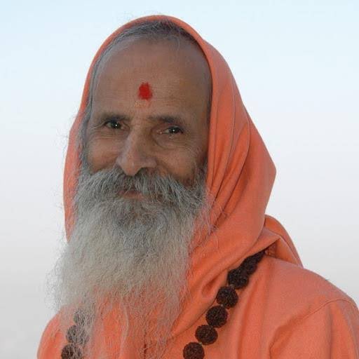 सतगुर की महिमा अनंत, अनंत किया उपकार।
लोचन अनंत उघाड़िया, अनंत दिखावण हार॥

आज गुरु पूर्णिमा के पावन अवसर पर मेरे आराध्य, श्री राम जन्मभूमि तीर्थ क्षेत्र ट्रस्ट के सदस्य, अद्वैत वेदांत के प्रकांड विद्वान, योग विद्या के मर्मज्ञ, अनंत विभूषित युग पुरुष पूज्य श्री परमानंद जी महाराज