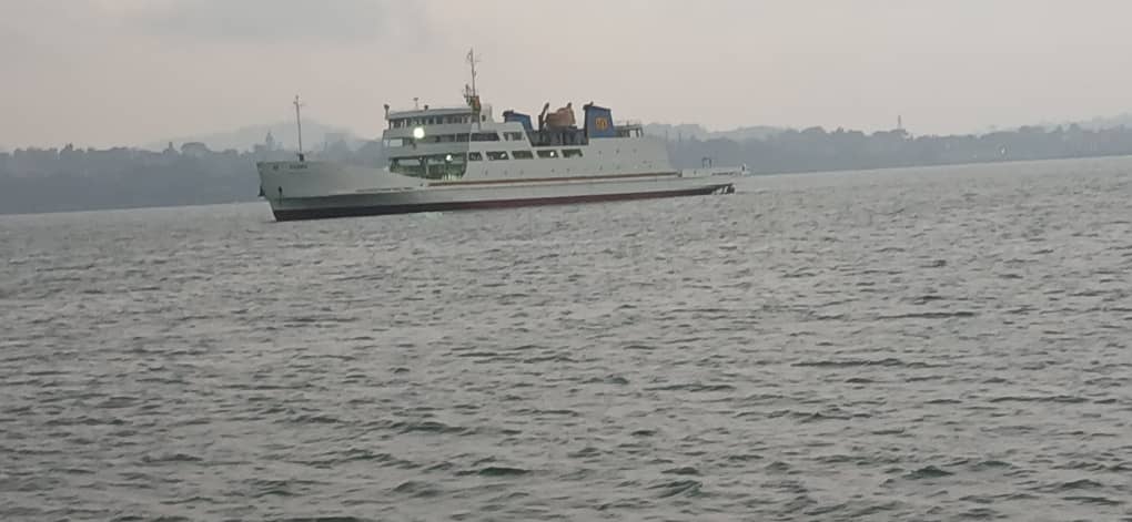 RailwaysUganda's tweet image. 📌 REHABILITATION OF MV KAAWA
The undocking operation that started last evening is progressing well.