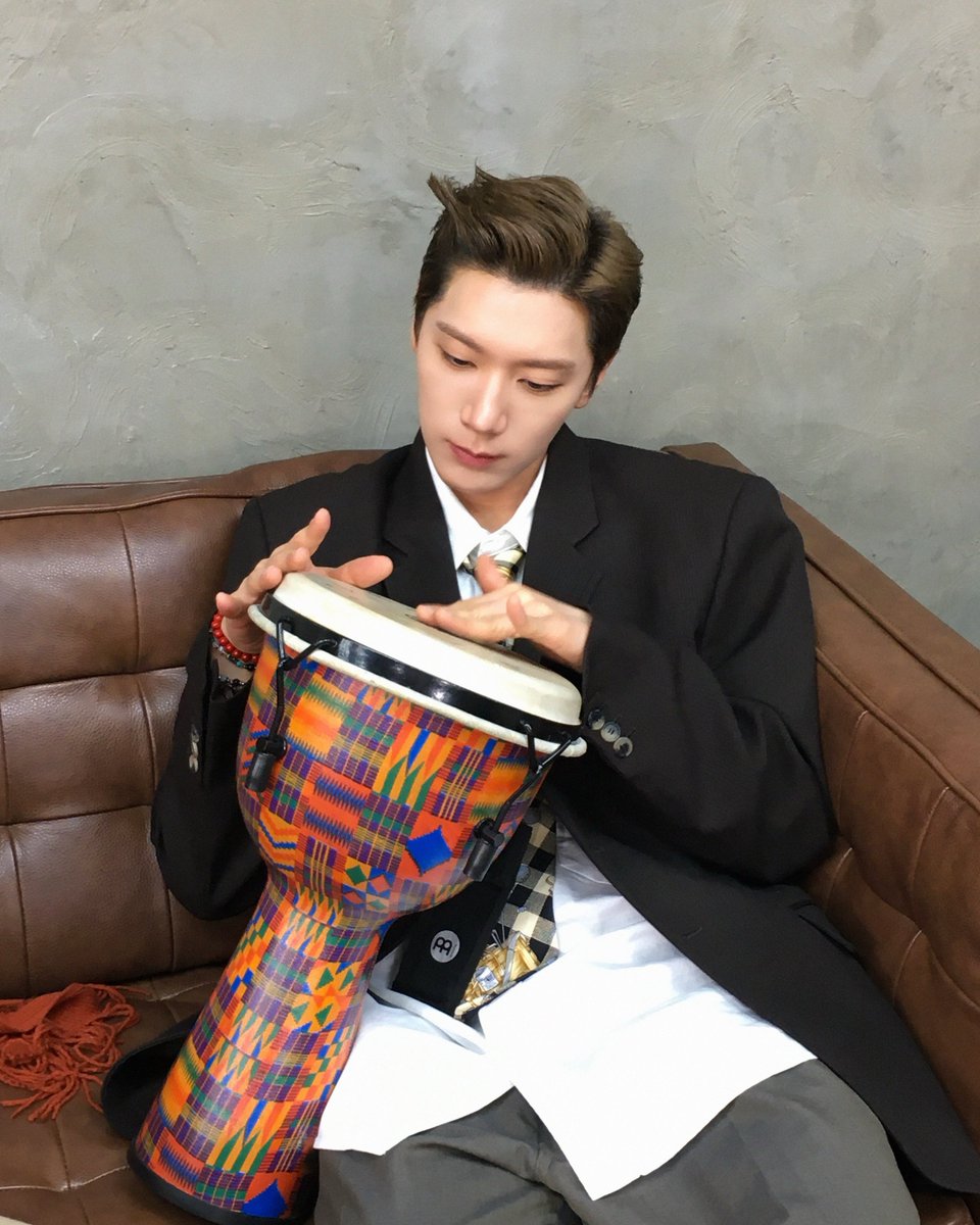 WayV_official's tweet photo. 🎼🎷🥁🎻🎹🎙️

#WayV #威神V #穿越狂想曲 
#TimeTravelRhapsody 
#BIGBANDS #WayV_BIGBANDS https://t.co/M8EqSbPb2y