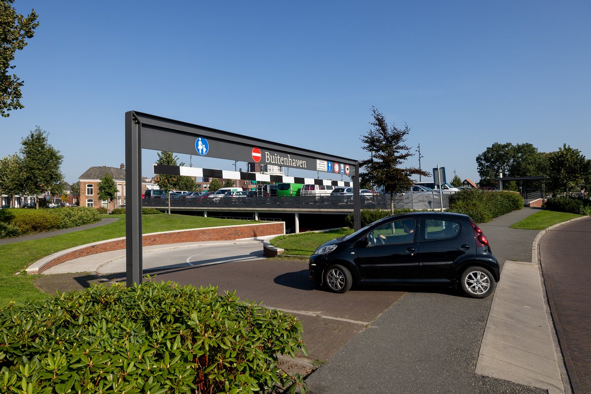 Met ingang van 1 januari zijn de eerste maatregelen uit het parkeerplan doorgevoerd. Uit een eerste evaluatie, die samen met de begeleidingsgroep Parkeren Binnenstad is opgesteld, blijkt dat het plan al op enkele onderdelen positief resultaat oplevert: kampen.nl/eerste-evaluat…