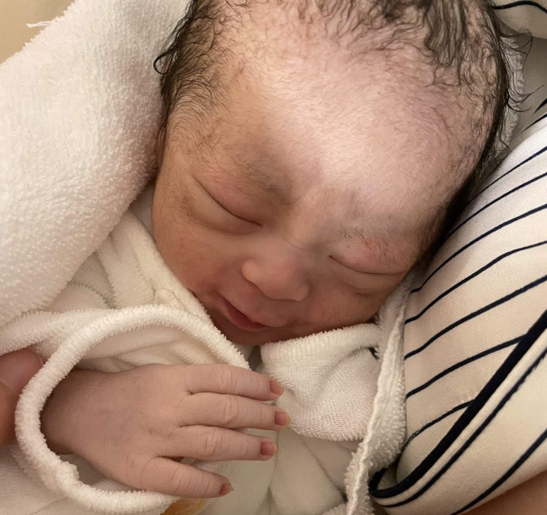 #3年前の今日
昼食につけそばなりやの大盛りつけ麺を食べて、お腹いっぱいからお腹が少しずつ痛くなって、そのまま夕方に入院して、参院選の特番を見て、日付変わってすぐに出産しました。
いい思い出。