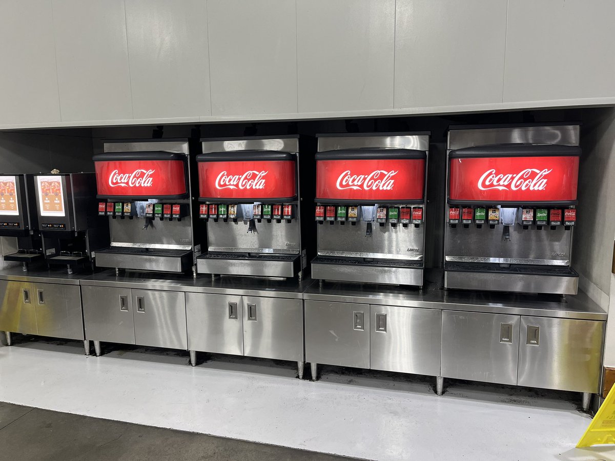 コストコ
フードコート
何か違和感を感じて…
よく見たら
ペプシ→コカコーラに変わってる‼︎
＃コストコ