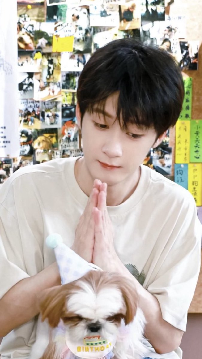 ไต๋ไต๋บอกว่า ทุกคนกำลังคิดถึงป๊ะป๊าใช่ไหม ไต๋ไต๋พาป๊ะป๊ามาเจอทุกคนแล้วนะ พี่หล่อและน่ารักมากๆเลย ละมุนละไมที่สุด 🥰🐶

#ถานเจี้ยนซื่อ #TanJianci #檀健次