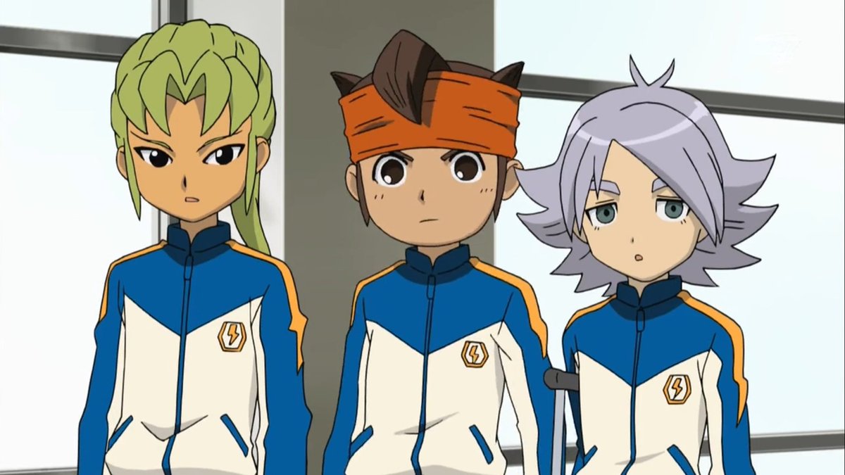 FubukiEveryday's tweet photo. hes so baby sized next to others its the best thing about him https://t.co/TVMW3eojeH