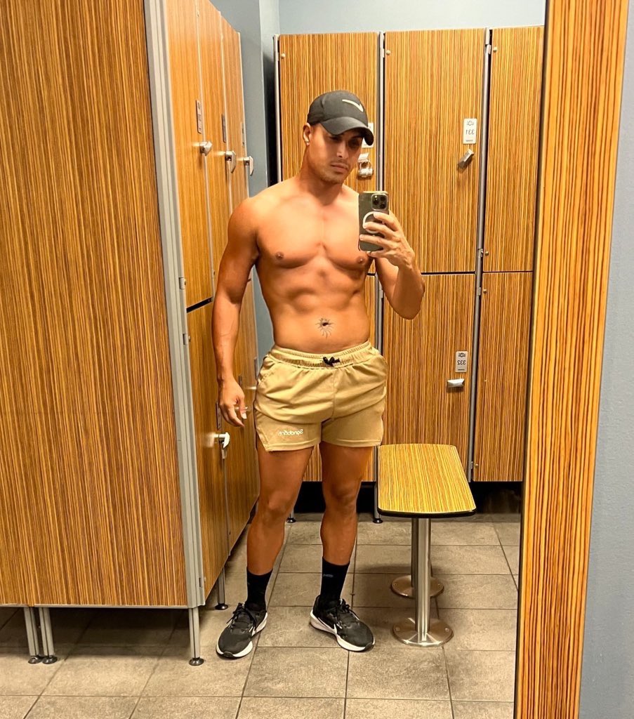 1st day back at the gym, not too bad after 3 weeks off while traveling ! #workinprogress