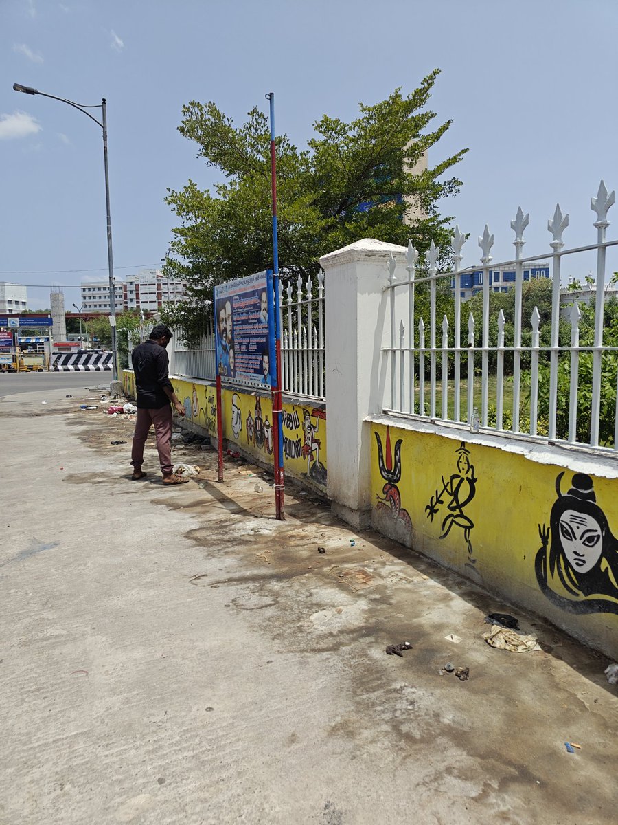 jai_lm's tweet image. This is how @chennaicorp Welcomes you while stepping out from the central railway station.
@chennaipolice_ Should take strict action against violators who consume alcohol at the public places .
#Chennai #Police #Gcp