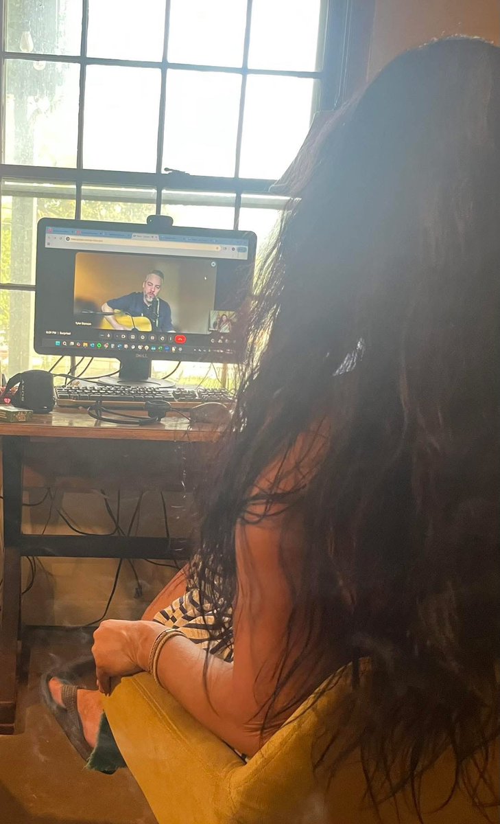 Fun times with fans. 

A thoughtful husband reached out and hired me to play a private virtual show for his wife’s birthday. She’s been following since the beginning, and says I’m her top Spotify artist. 

Everyone wins.

#singersongwriter #elegantfolk #elegantOF