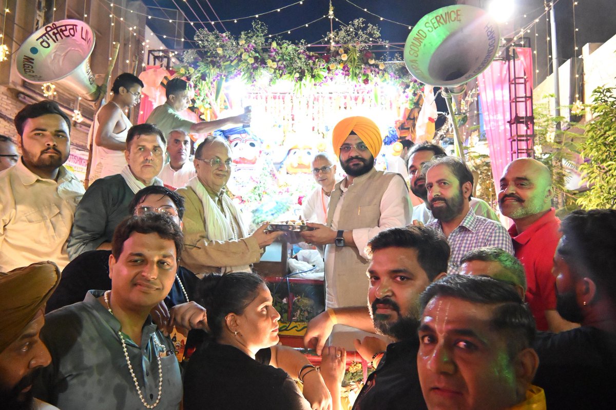 Attended the Grand Shobha Rath Yatra of Lord Shri Jagannath Ji at Mandi Gobindgarh and received Bhagwan's Blessings. On this occasion, MLA of Amloh Constituency, S. Gurinder Singh Garry Birring Ji, was also with Me.
<a href="/AAPPunjab/">AAP Punjab</a> <a href="/AamAadmiParty/">AAP</a>