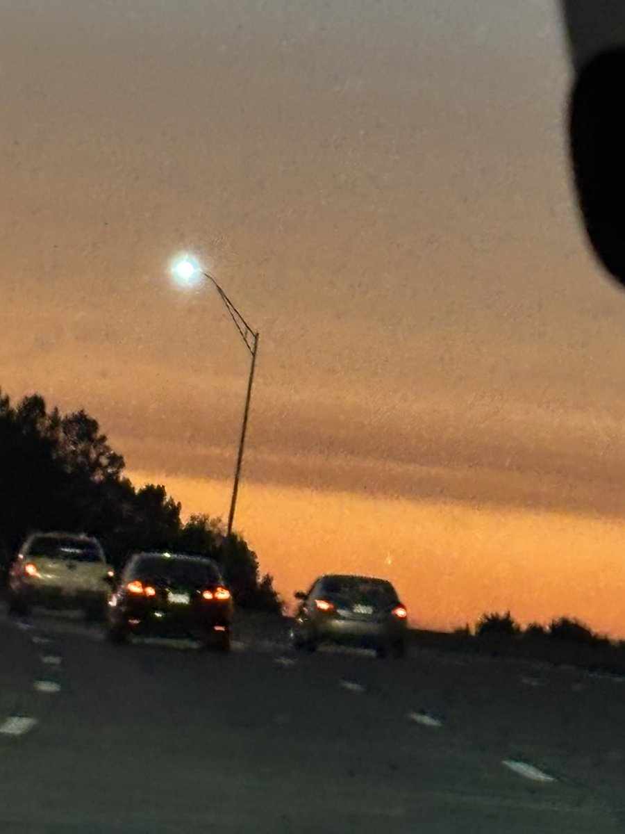 cocobutter12371's tweet image. Bro the sky was hella pretty on July 4th 🤩