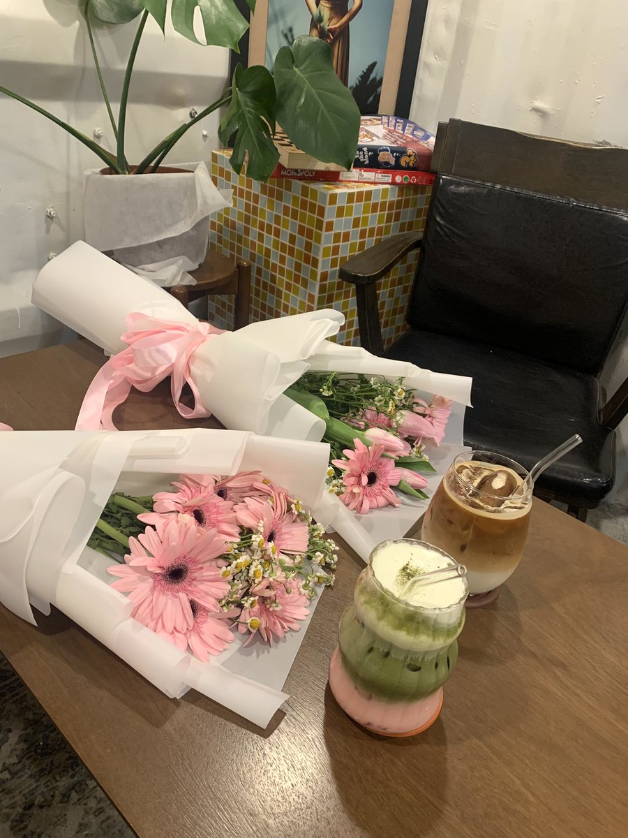 matchasfile's tweet image. restarting . . . 💐

 𝜗ৎ 21 she/her 
 𝜗ৎ nursing student
 𝜗ৎ likes: pink, matcha, flowers, films, cats, kpop

#studytwt #lifetwt #filmtwt

♡ / ↻ to be moots !