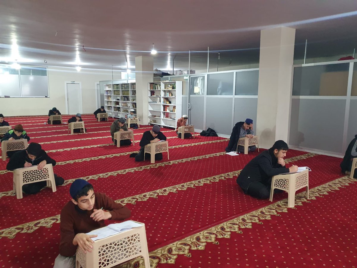 Sınav komisyonumuz tarafından hazırlanan ve ülke genelinde uygulanan Seviye Tespit, Temel Medrese Bitirme ve İcazet Sınavı’na katılan tüm talebelerimize başarılar diliyoruz.

Rabbimiz zihin açıklığı versin, emeklerinizi zayi etmesin.
İlmiyle âmil, ameliyle kâmil kullar eylesin.