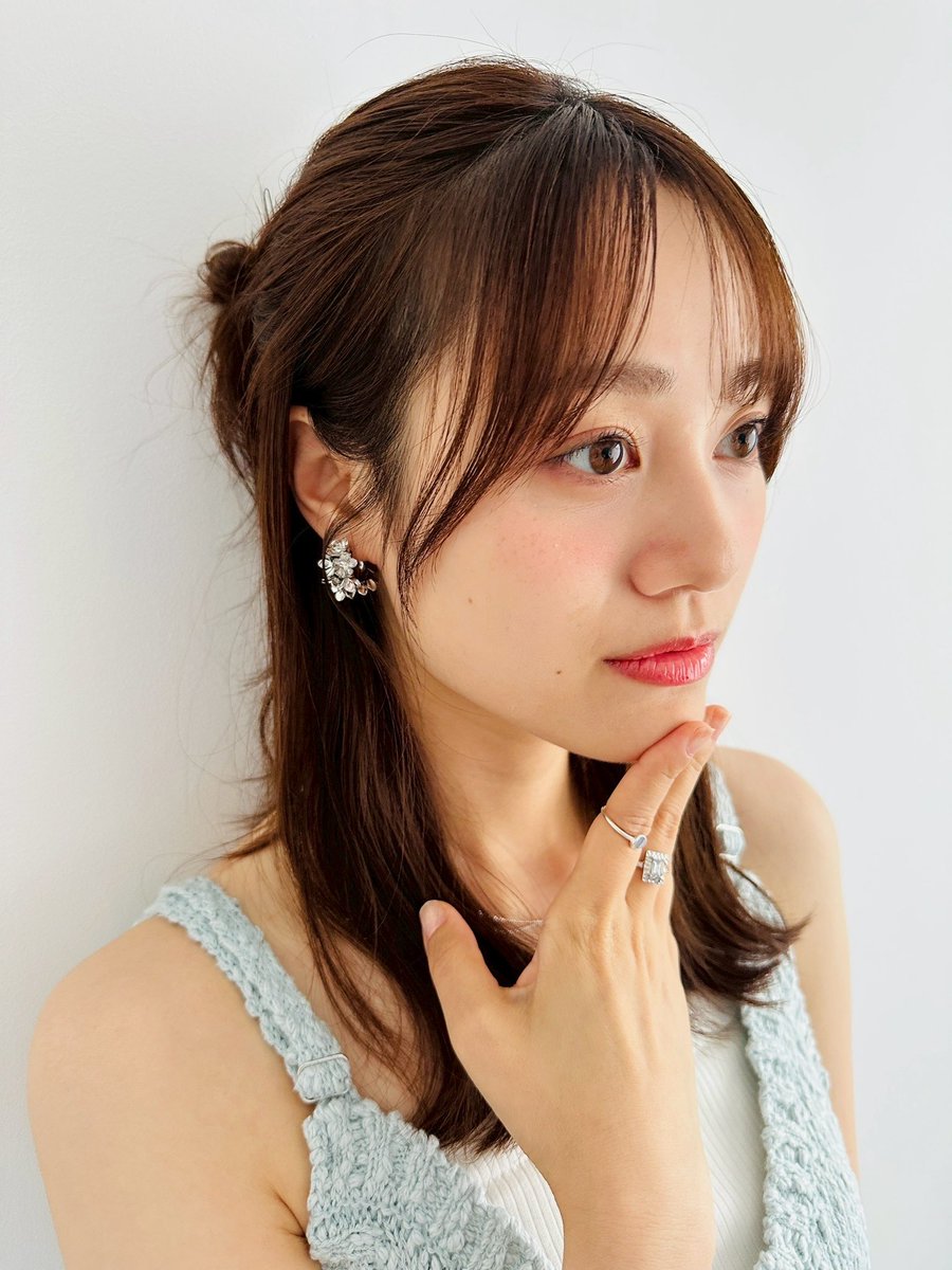 本日発売
『 #声優グランプリ 8月号』🤍
表紙＆巻頭特集☺︎

たくさんのインタビューや写真、尊敬している皆さんからの寄稿メッセージなど盛りだくさんで…本当に幸せです。

感謝ばかりです🫧📖(みく)