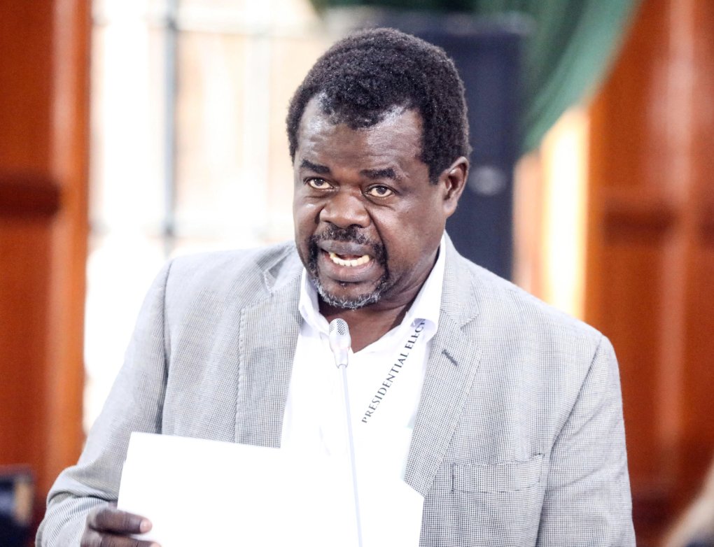 eagle_feed's tweet image. Busia Senator Okiya Omtatah is demanding answers over a government deal that allowed a popular Eastleigh mall to import 500,000 metric tonnes of rice.

He says the move bypassed key regulators like AFA and risks hurting local farmers, especially with over 5,000 tonnes of local…