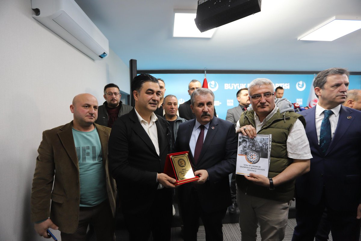 SRTELARZ's tweet photo. Ne demiş hâk dostu :
Sen doğru ol, doğru dur ..
Eğri hak ettigini, er ya'da geç bulur .

Ne güzeldir doğru yolda
Doğru insanlarla yürümek
Herkese nasip olmaz…
@ANKSTAJCIRAK CAN dır

Bedelini Ödedik
#ÇırakStajyerinHakkıTamSigortadır https://t.co/3Rb4Hb8JBD