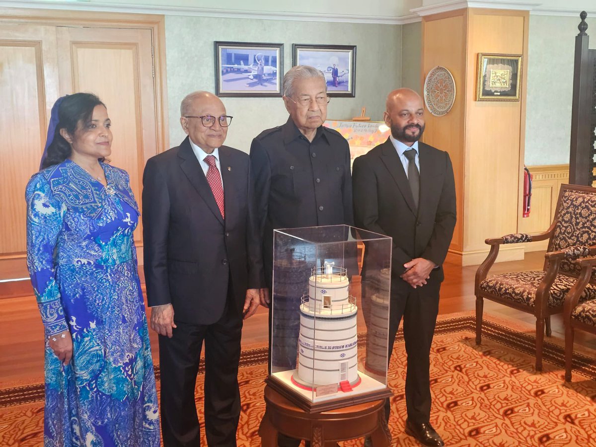 Maumoon Abdul Gayoom (@maumoonagayoom) on Twitter photo It is with utmost respect and admiration that I wish YE Tun Dr Mahathir <a href="/chedetofficial/">Dr Mahathir Mohamad</a> a wonderful 100th birthday praying for your good health and prosperity always. You have been a marvellous personification of our Holy Prophet’s saying that the best among you is he who has led It is with utmost respect and admiration that I wish YE Tun Dr Mahathir <a href="/chedetofficial/">Dr Mahathir Mohamad</a> a wonderful 100th birthday praying for your good health and prosperity always. You have been a marvellous personification of our Holy Prophet’s saying that the best among you is he who has led