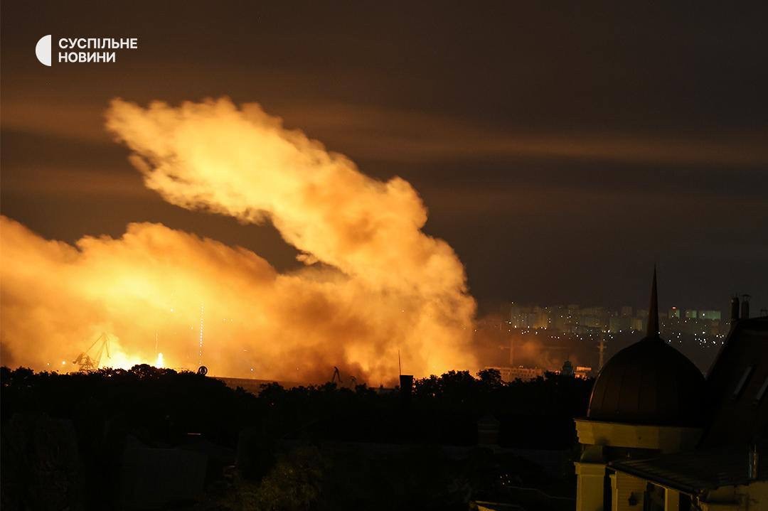 I criminali russi hanno fatto un'altra strage a Kyiv nella notte, colpendo circa 8 quartieri, il conto dei morti e dei feriti (una ventina i feriti) è in corso.

Putin manda segnali di pace ai pacifisti che così alacremente lavorano per difendere gli interessi della Russia
