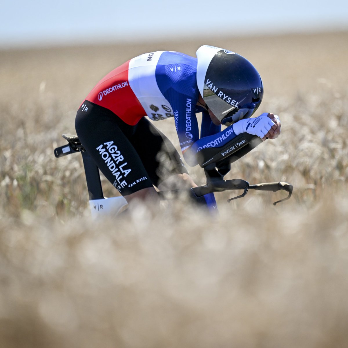 Bruno Armirail rejoindra Visma-Lease a Bike en 2026 selon WielerFlits ! En fin de contrat avec Decathlon-AG2R, le champion de France du contre-la-montre (31 ans) serait ainsi le 3e tricolore au sein de l'équipe néerlandaise après Christophe Laporte et Axel Zingle. #Mercato
📷 ASO