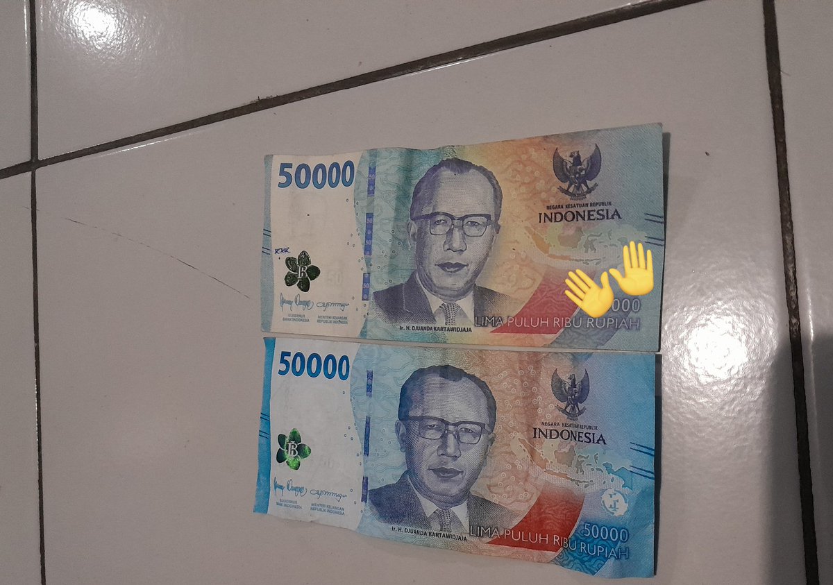 <a href="/tanyakanrl/">Tanyarl 💚</a> guys ak sendernya, ini yg palsu yaa, yg warnanya pudarr, aku juga ga ngeh kalo palsu, pas beli makan baru ngeh😔

*btw aku dapet dari kembalian uangnya